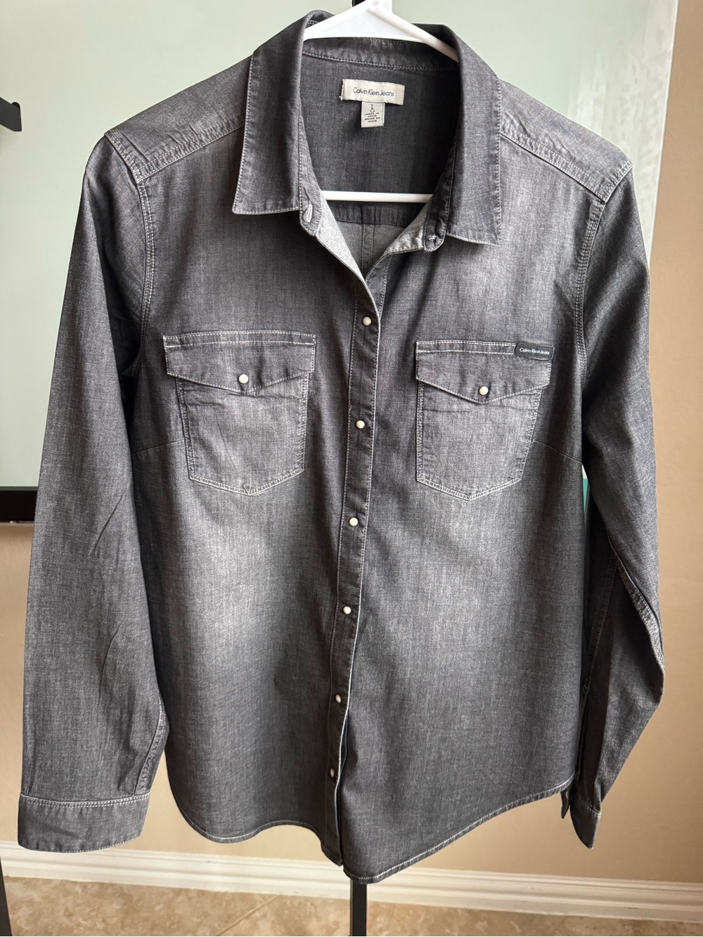 Calvin Klein Jeans women’s black-Gray Button-Down slim fit Western Shirt